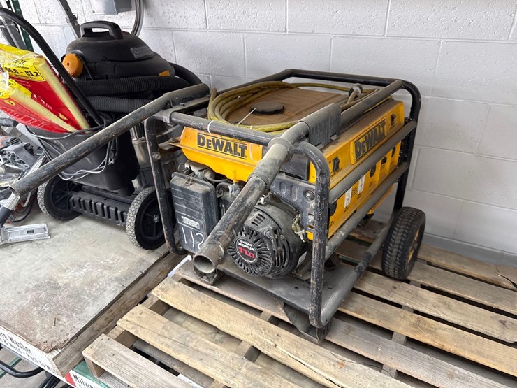 dewalt-dg6000-portable-generator,-6000-watt-support-equipment-image-1