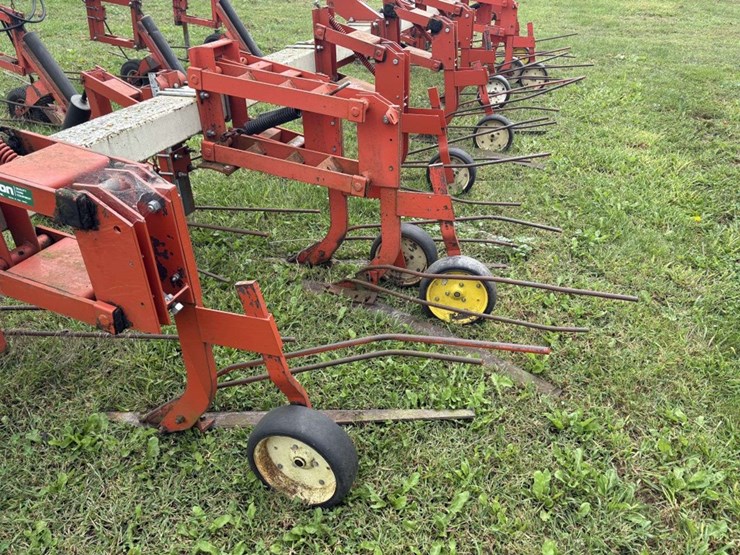 harriston-5000-12r22”-bean-knife,-with-front-tractor-dividers-image-19