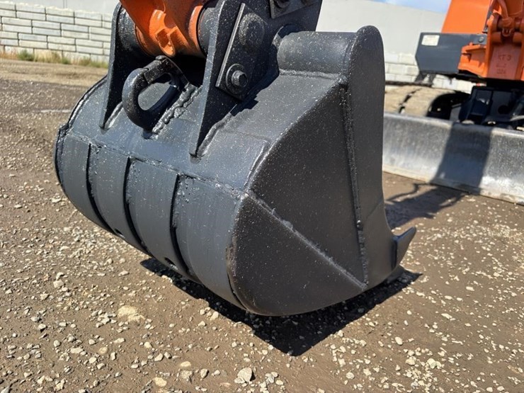 kubota-kx026-image-12
