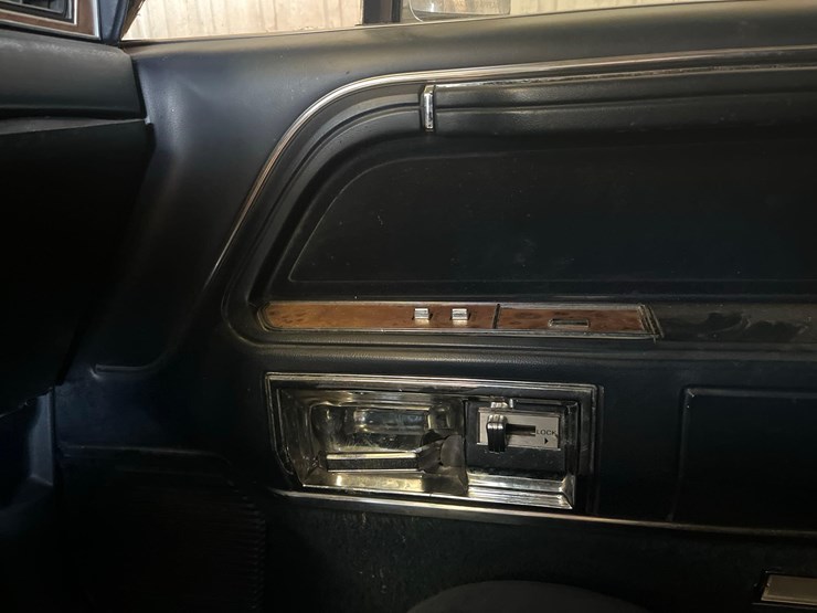 1987-lincoln-town-car-limousine-image-16