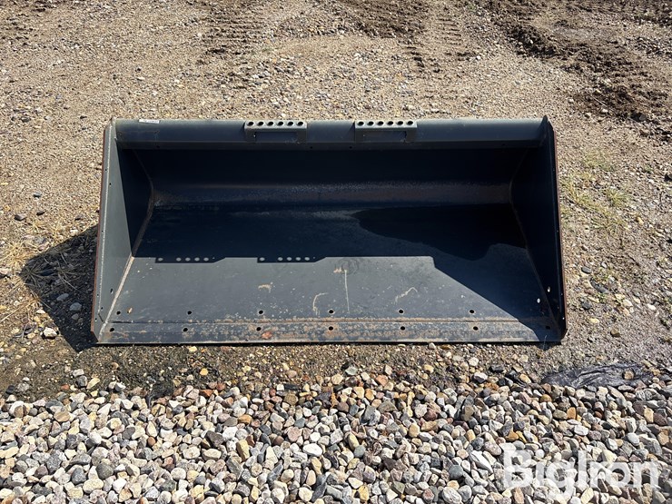 bobcat-68”-heavy-duty-skid-steer-bucket-image-2
