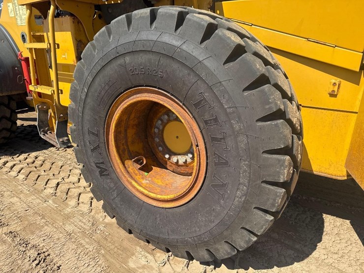 2016-deere-624k-image-9