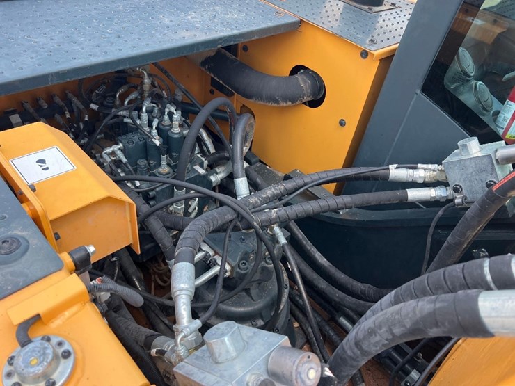 2019-hyundai-hx300l-image-18