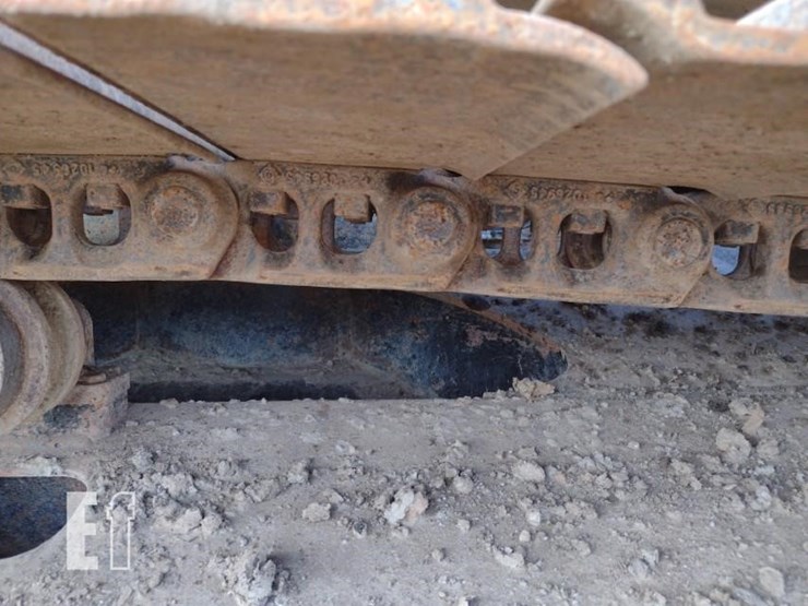 2010-deere-120d-image-42