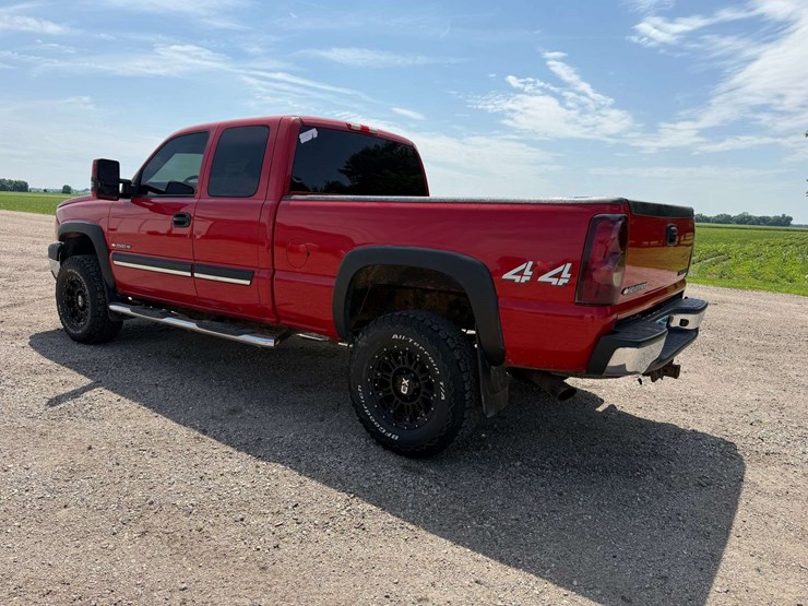 2004-chevrolet-2500hd-image-4