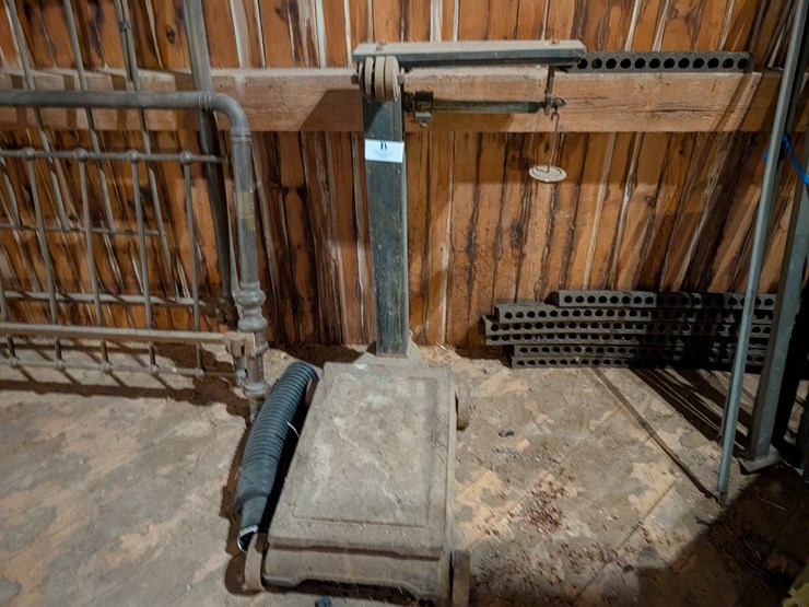 #3037-•-antique-scale-image-1