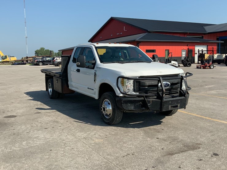 2017-ford-f350-xl-image-9
