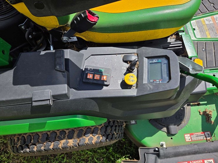 2023-john-deere-la-image-11