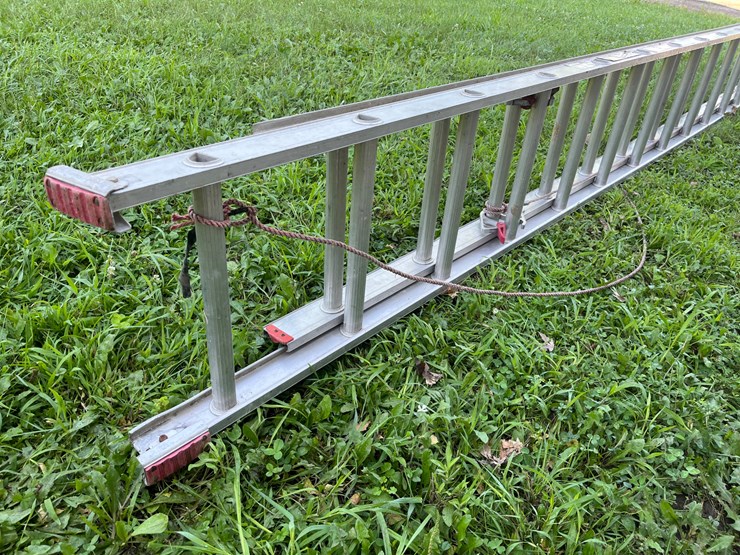 #3076-•-werner-aluminum-ladder-image-3