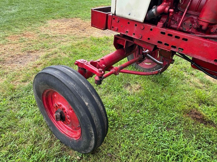 ih-460-tractor-image-10