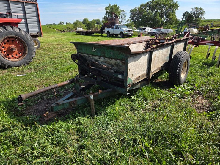 lorenz-10’-x-4’-single-axle-manure-spreader-image-1