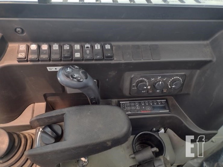 2022-takeuchi-tb290-image-10