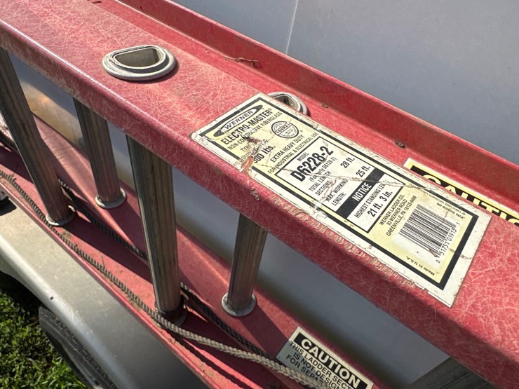 28’-fiberglass-ext-ladder-image-4