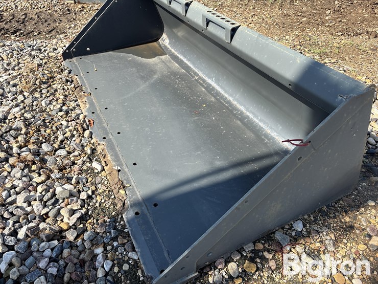 bobcat-74”-heavy-duty-skid-steer-bucket-image-9