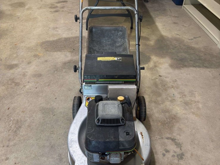 john-deere-push-mower-image-2