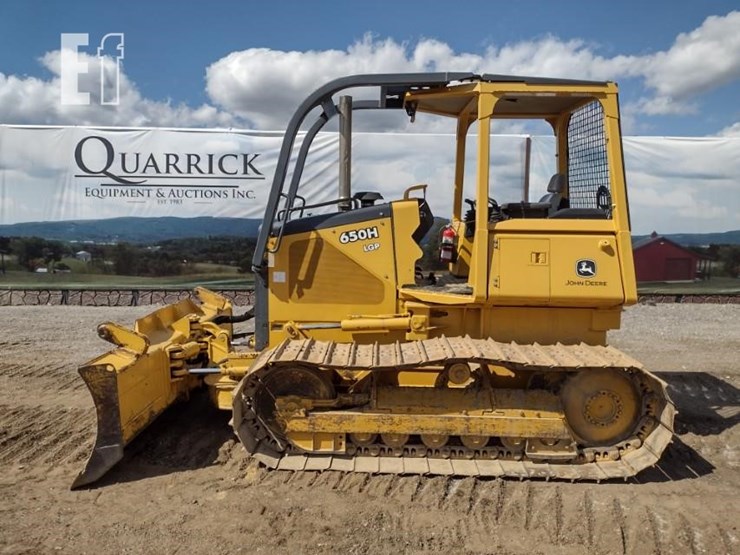 2004-deere-650h-image-1
