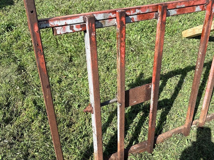 10’-adjustable-steel-sorting-gate-image-3