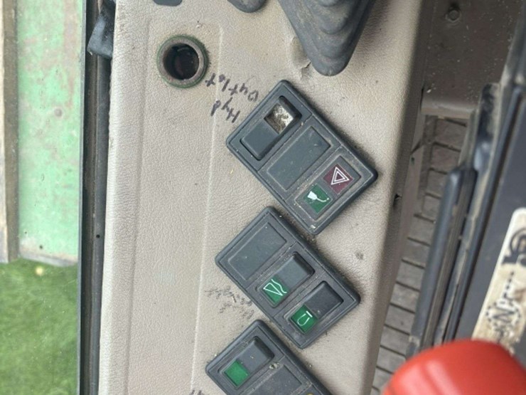 john-deere-6810-image-25