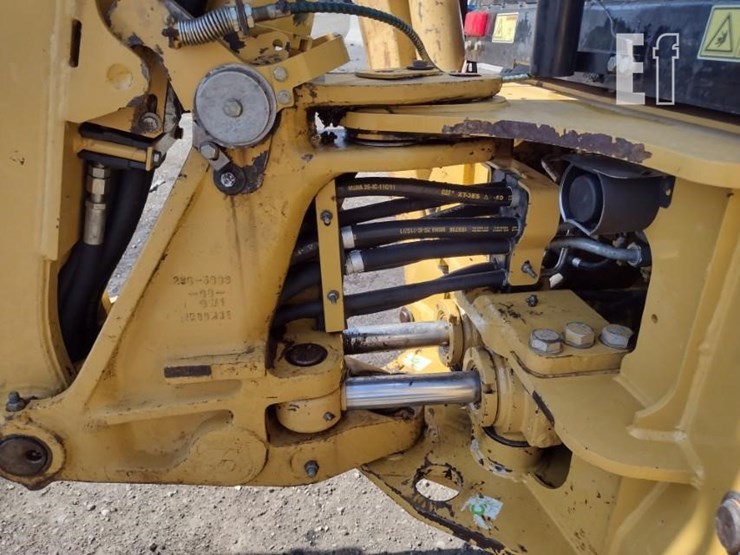 2004-caterpillar-420d-image-34
