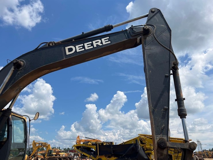 2008-deere-270d-lc-image-25