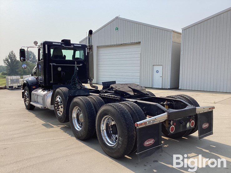 2010-peterbilt-384-image-7
