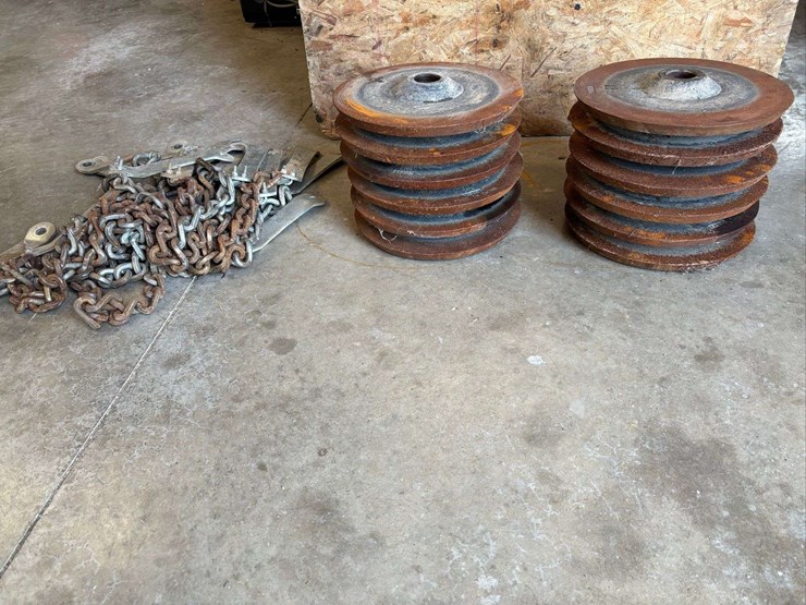 cast-closing-wheel-and-drag-chains-image-1