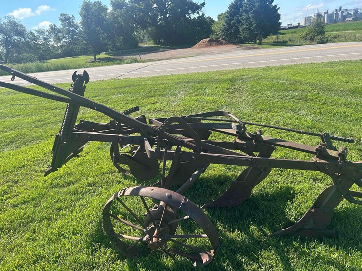 john-deere-plow-image-3