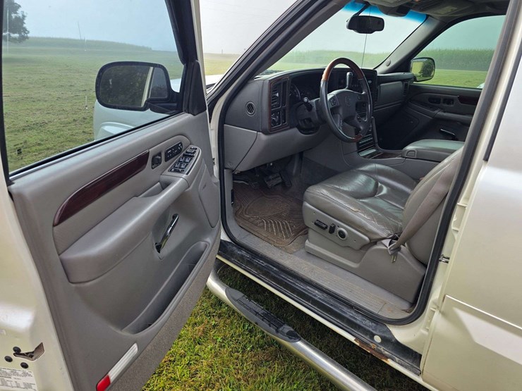 2003-cadillac-escalade-image-40