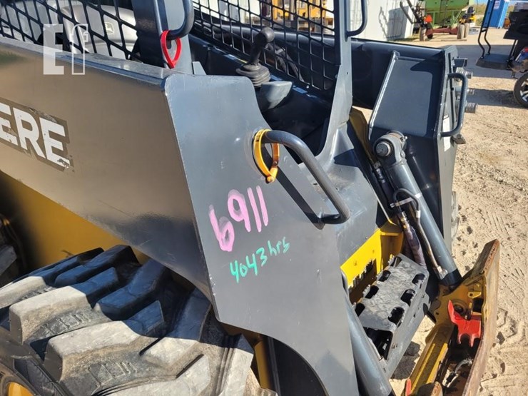 deere-320g-image-5