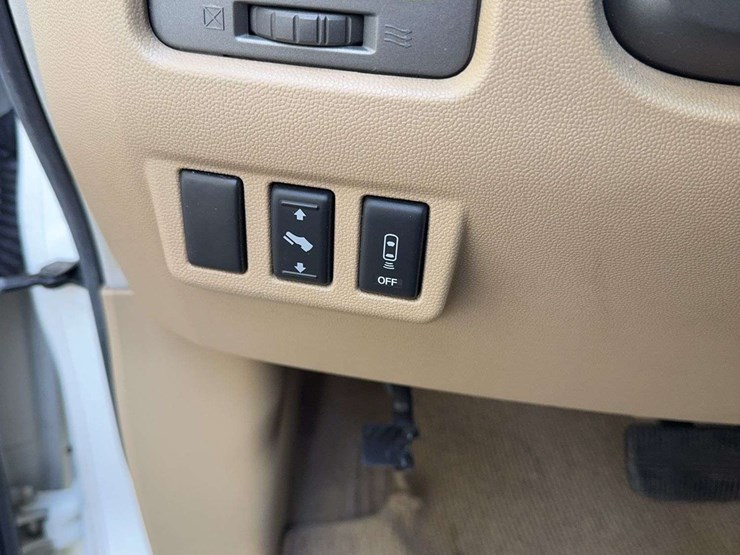 2007-nissan-armada-image-18