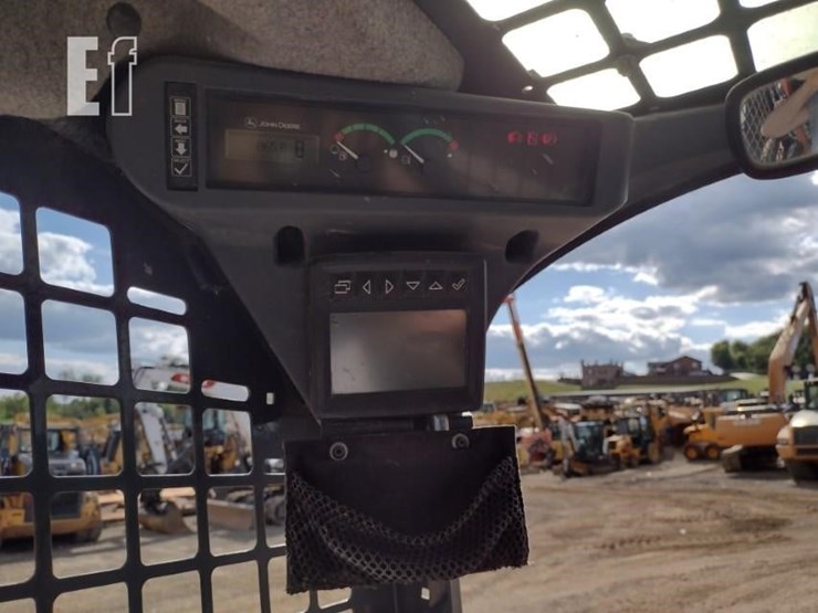 2022-deere-317g-image-7