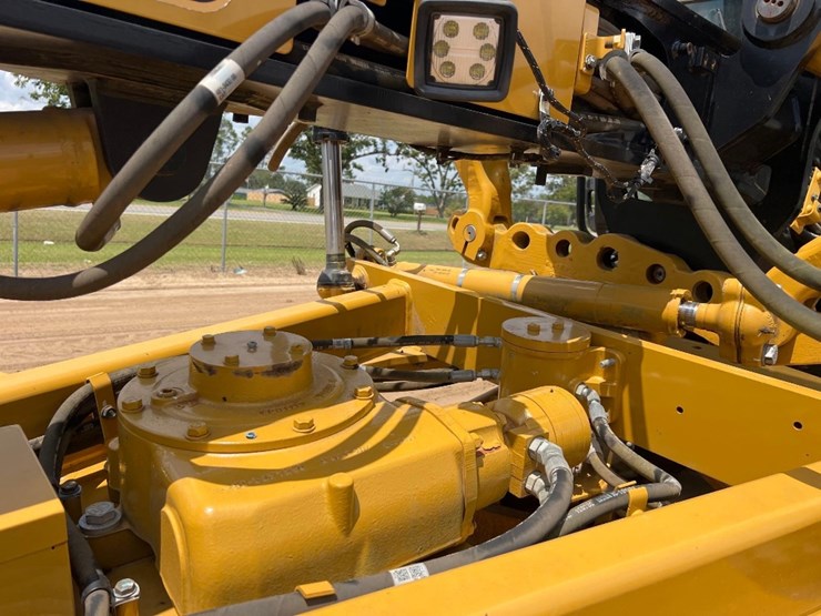2020-caterpillar-120-image-12