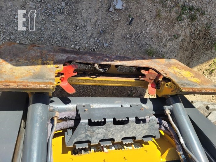 deere-320g-image-19