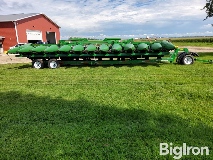 2021-john-deere-c12f-image-2
