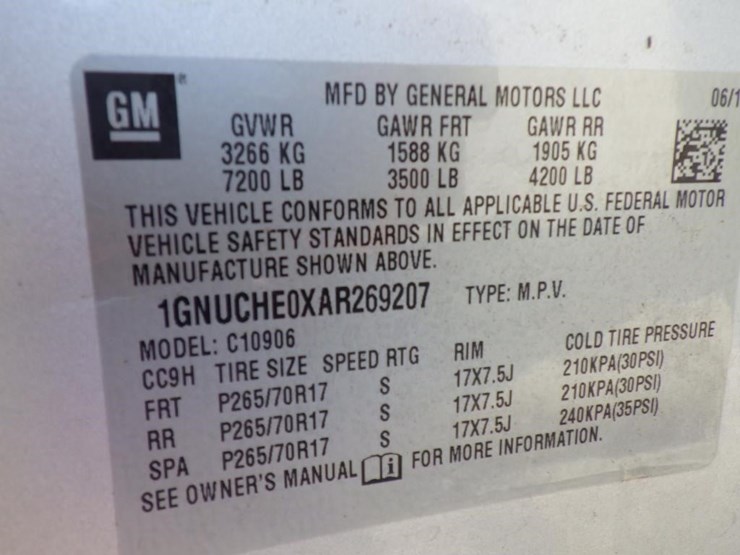 2010-chevrolet-suburban-image-16