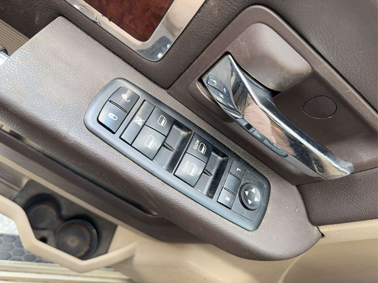 2010-dodge-3500-image-28