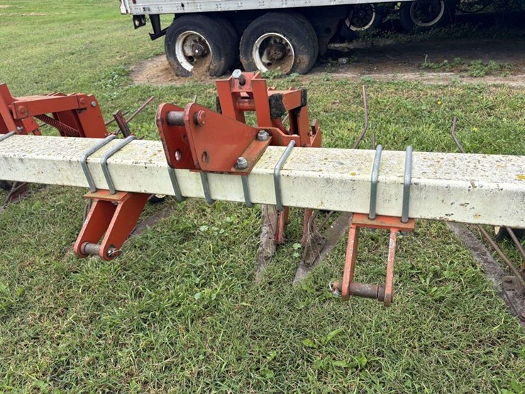 harriston-5000-12r22”-bean-knife,-with-front-tractor-dividers-image-21