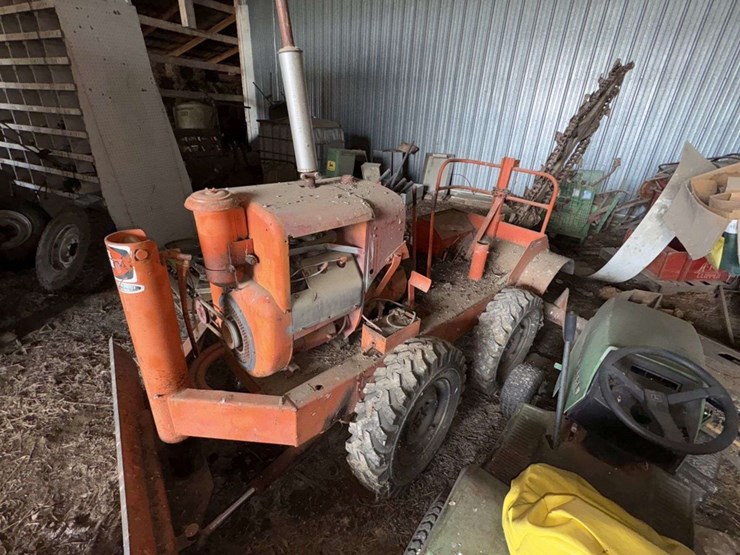 ditch-witch-with-wisconsin-engine,-64”-blade,-8’-stick,-5”-trench-image-9