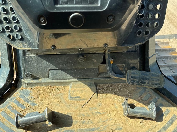 2019-komatsu-d51px-24-image-29