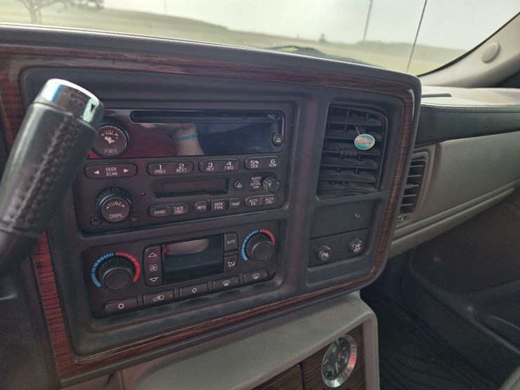2003-cadillac-escalade-image-47