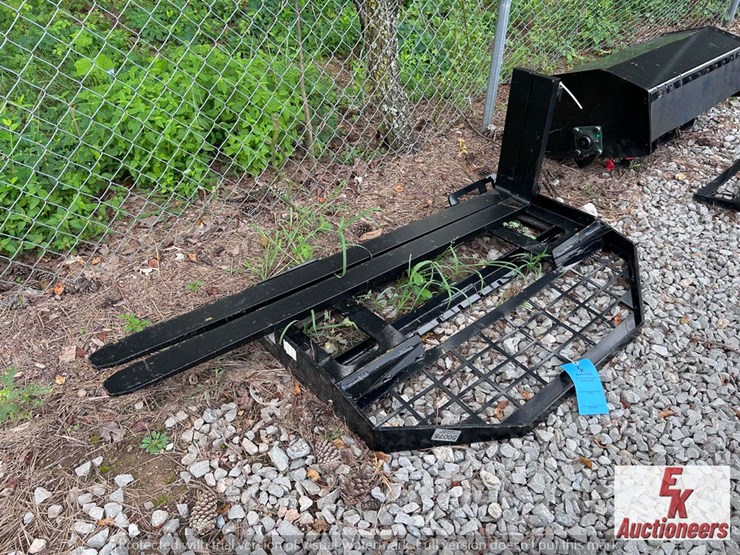 unused-quick-attach-pallet-forks-image-1