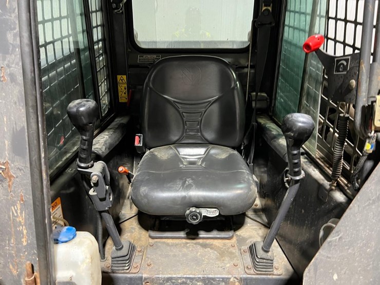 new-holland-ls180-image-17