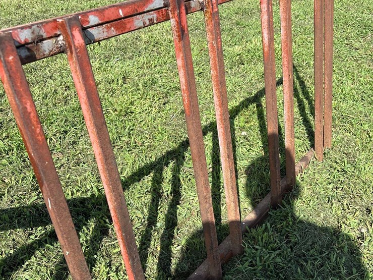 10’-adjustable-steel-sorting-gate-image-5