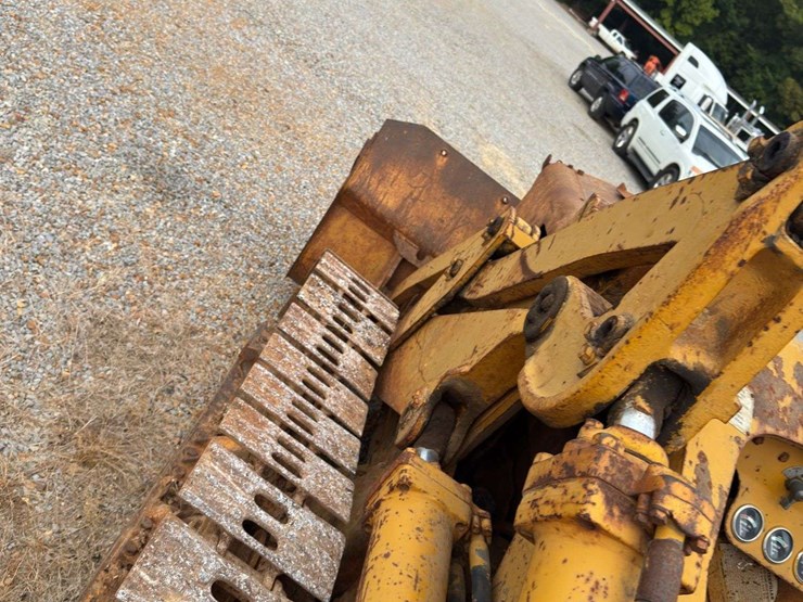 caterpillar-933-image-15
