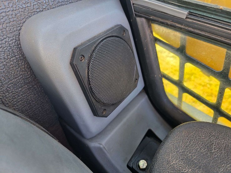 2019-gehl-v270-image-56