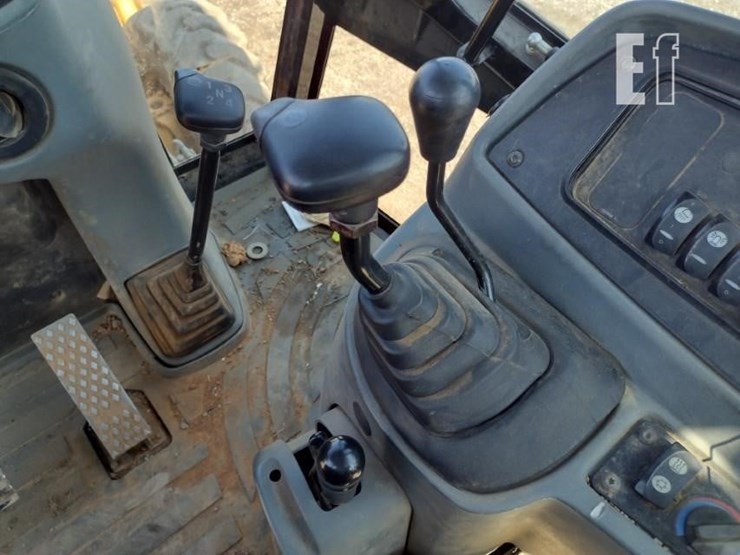 2004-caterpillar-420d-image-9