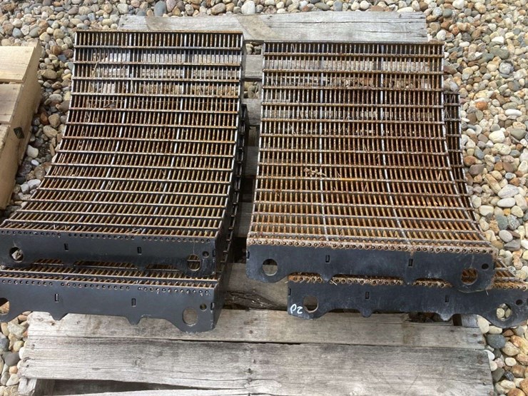 small-wire-concaves-for-9000-series-caseih-flagship-combine,-used-once,-(4)-pcs-image-1