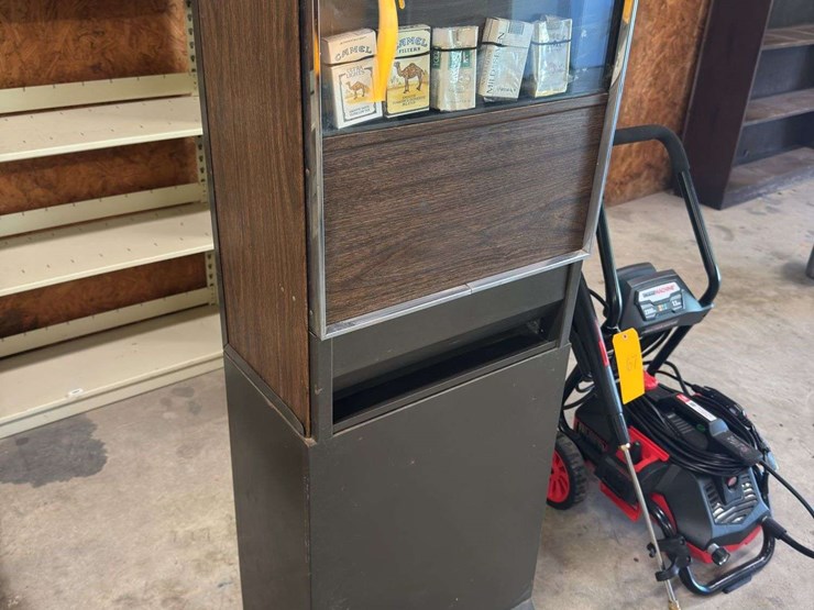 vintage-cigarette-vending-machine-image-3