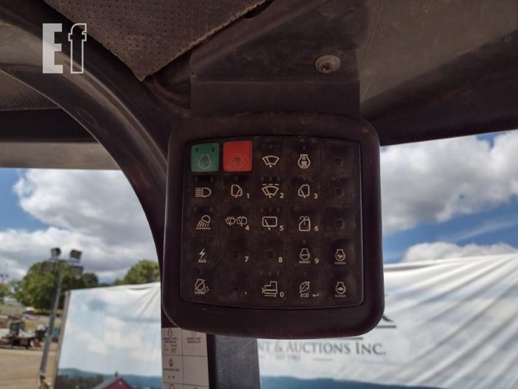 2022-deere-450k-image-11