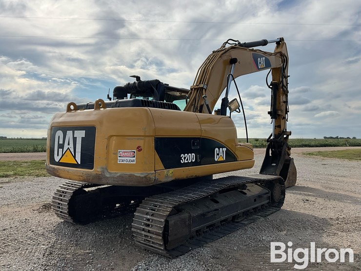2011-caterpillar-320d-image-5